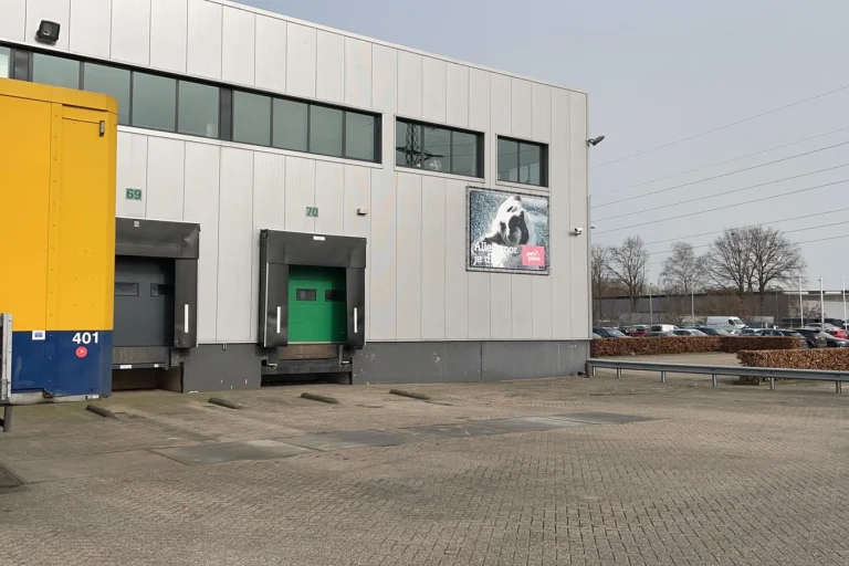 `Pets palace Ede reparatie sandwichpanelen Ede, van heemskerk schadeherstel (2)-d7c5fdab